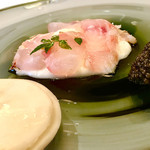 やまぐち - コカブ千枚漬け
      白甘鯛、木の芽
      キャビア
      巻き込んで