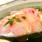 やまぐち - コカブ千枚漬け
      白甘鯛、木の芽
      キャビア
      巻き込んで