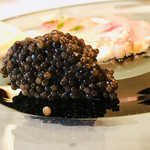 やまぐち - コカブ千枚漬け
      白甘鯛、木の芽
      キャビア
      巻き込んで