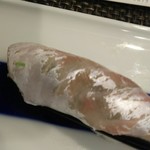 玄海鮨 - タイ  腹身の部分  白身なのに脂のってます