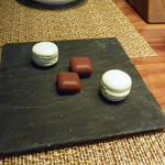 長谷川 稔 - ベルガモットの香りをつけたマカロン