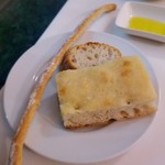 ドンナセルバティカ - グリッシーニとパン