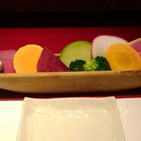 鮨・串揚げ 春夏秋冬 - 色鮮やかなサラダ
