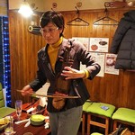 ダルバートダイニング - ネパール楽器の演奏風景