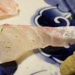 馳走 啐啄一十  - (11)真鯛(愛媛県今治産)(3日寝かせ)
      海図を持っていたほど釣り込んだ場所である今治の来島海峡の真鯛は地海老や小蟹を食べているので、旨みが深い。
      他の海域の真鯛とは全く違います。