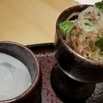 馳走 啐啄一十  - (17)剣先烏賊(5日寝かせ)
      良く似ている槍烏賊よりも胴が太く、身の甘みも強め。
      一般に剣先烏賊>槍烏賊という位置付け。
      烏賊らしい食感と5日寝かせの旨みが両立する仕上がりもまた良いです。