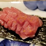 馳走 啐啄一十  - (19)中トロ(青森県大間産)(7日寝かせ)
      近海の本鮪特有の薫り、酸味は仄かにあり、甘みと旨みが華やかです。
      15,000円のコースで近海の本鮪を出すお店は今はなかなか無いのでは？