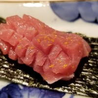 馳走 啐啄一十  - (19)中トロ(青森県大間産)(7日寝かせ)
                近海の本鮪特有の薫り、酸味は仄かにあり、甘みと旨みが華やかです。
                15,000円のコースで近海の本鮪を出すお店は今はなかなか無いのでは？