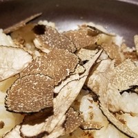 馳走 啐啄一十  - (22)冬トリュフ(イタリア産)ご飯(プレーン&生玉子入り)、筋子ほぐしイクラ(北海道産)載せ
                冬トリュフの華やかで艶やかな薫りが立ち昇って来ます。
                口腔内が薫りで溢れ、満ち足りた気持ちになります。