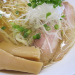 佐野らーめん　鳳仙家 - トッピングが綺麗です