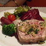 ビストロ ダイア - 比較に普通の盛りつけだった、２０１１年の田舎風パテです。