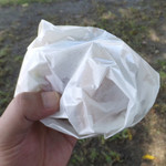 いきまつバーガー - 白色の包装紙に包まれたバーガーです