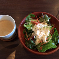 キッチンボンノ 桜木町 - ランチAのサラダとコーヒー