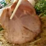 ぶぃスリー - 【2018.12.1(土)】らぁ～めん(並盛・150g)650円のチャーシュー