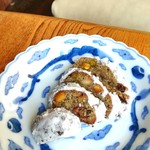 ブリコラージュ ブレッド アンド カンパニー ダイニング・カフェ - お試しシュトレンいただきました。オレンジピールやジンジャーもかな。栗ほっくりとか、ピスタチオ感じるおいしさ♡　栗にブリコラージュらしい感じがする。とてもおいしかったし、楽しめました。20181201