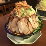 ガツ盛りラーメン みちる屋 - 