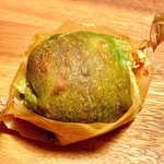 バゲットラビット 自由が丘店 - ホワイトチョコ入り抹茶パン