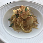 アロマフレスカ - スパゲッティ　しっとり仕上げた真鱈、カリフラワーのココット焼き、ペコロスのアーリオ　オーリオアンチョ