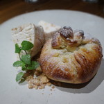 レ ファーブル ボンジュール - 焼きリンゴのパイ包み