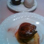 ビストロ・ヴニーユ・ド・プロヴァンス - フォアグラのソテーとパン、フォアグラはサツマイモに載ってパイナップルが挟んでる