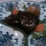 ビストロ・ヴニーユ・ド・プロヴァンス - 牛ほほ肉の赤ワイン煮、普通ころころしてますがこれは平たい