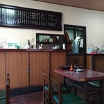 Kisoba Miyakoya - テーブル席から厨房