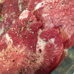 えんむすび - ガリガリ胡椒と塩で下味をつけます♬︎