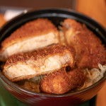 青い塔 - 2018.11 ロースかつ丼（1,100円）ご飯少なめ