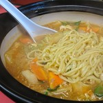 天賑 - 下から掘り起こして麺を撮影、パシャッ！