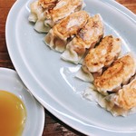 ラーメン 中村 - 餃子、７個で250円で(°_°)