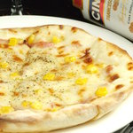アルペジオ - コーンとベーコンのホワイトソースピザ