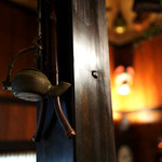 Kinema Shokudou - 茶釜と柱の雰囲気も良い。