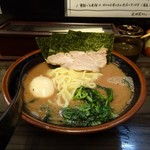 横浜家系らーめん 武術家 - デフォルトラーメン税込680円