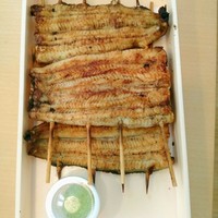 中川楼 - 白焼きはワサビ付き