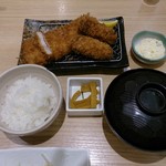 とんかつ とん匠 - ロースカツ&カキフライ定食2.138円