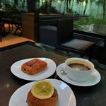 ザ・カフェ by アマン - パン・オ・ショコラ オレンジ ブリオッシュ コーヒー