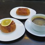 ザ・カフェ by アマン - パン・オ・ショコラ オレンジ ブリオッシュ コーヒー