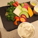 魚とワインはなたれThe Fishand Oysters - 湘南地野菜盛りマスカルポーネ添え