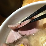 中華そば 満鶏軒 - 鴨ロースチャーシュー断面3㎜