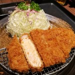 まめとん - 肉汁をたたえた柔らかいロース肉が美味しい！お塩や甘口ソース＆辛子が合う！