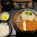 まめとん - ロース肉ならではの脂身の旨味がジューシー！ロースかつ定食（160g）RM27.90