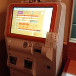 ケンチャンラーメン - タッチパネルのハイテクです。