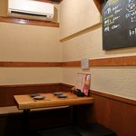 やきとり 正や - 奥の席