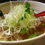 Menyasataka - 醬油ラーメン＋ネギ