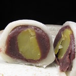 銀座甘楽 - 【再訪２】中のあんはこしあんで、栗が丸ごと一つ