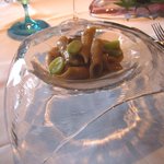 キメラ - 肝ペーストで仕上げたバルバリー鴨の煮込み　ガルガネッリ　翡翠銀杏のフリット添え