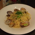 オステリア サクラ - アサリと白菜のスパゲッティ