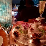 梅田 ブルーバード - 前菜とこのドリンクのキラキラ感❗️
      確かドリンクは手前がアクアマリンで奥がペリドット？