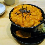 築地虎杖 魚河岸千両 - うに丼。3200円でこの量っすか…