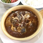 キッチンなかむら - お肉ゴロゴロホロホロ、キノコたっぷり、人参ホクホク